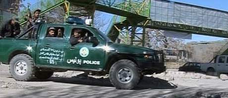 Taliban zaútoil v cetru Kábulu. Na snímku afghánská policie.